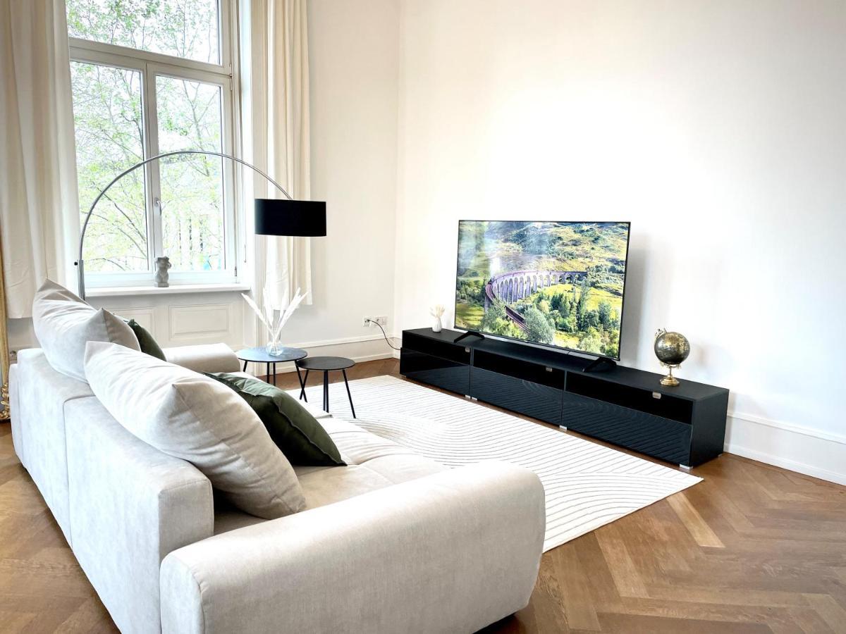 Palais Passy~Design Suite Mit Ausblick Im Zentrum 비스바덴 외부 사진