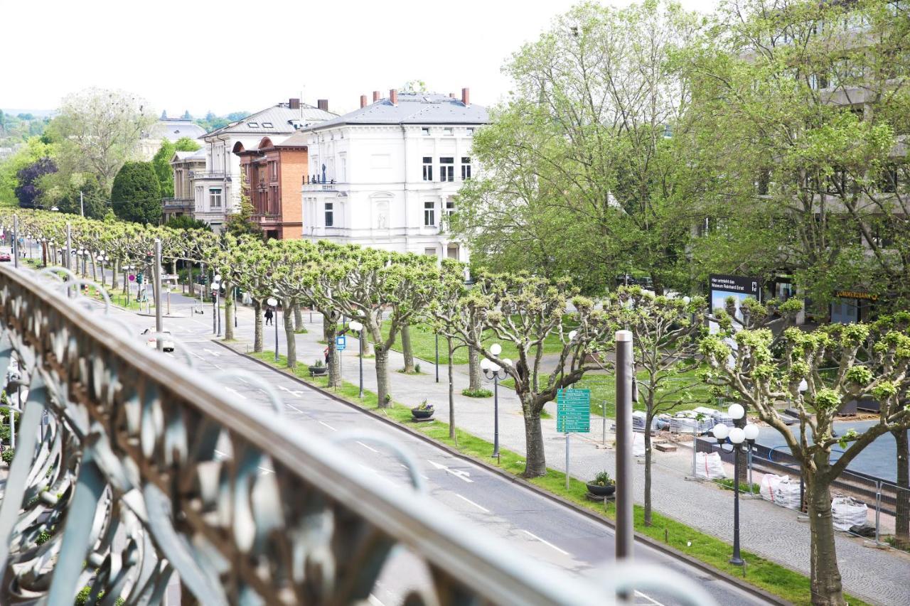 Palais Passy~Design Suite Mit Ausblick Im Zentrum 비스바덴 외부 사진
